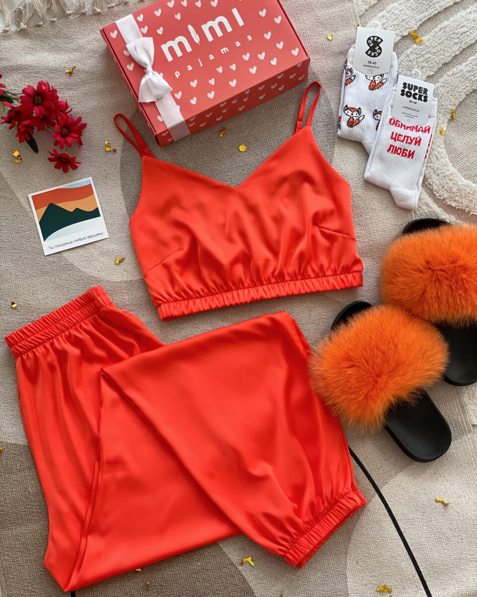 Изображение товараКомплект топ + штаны в оранжевом цвете