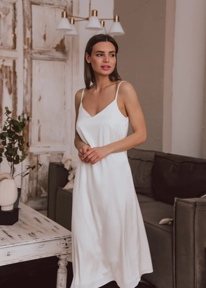Изображение товара Платье-сорочка в белом цвете