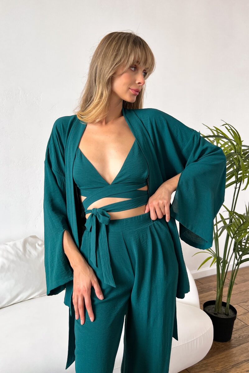 Изображение товара Комплект «Тройка» кимоно, лиф и брюки в зеленом цвете