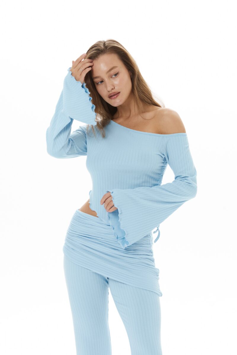 Костюм «Peach set» (кофта и брюки с поясом) в голубом цвете