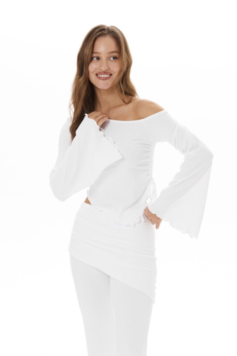 Изображение товара: Костюм «Peach set» (кофта и брюки с поясом) в белом цвете